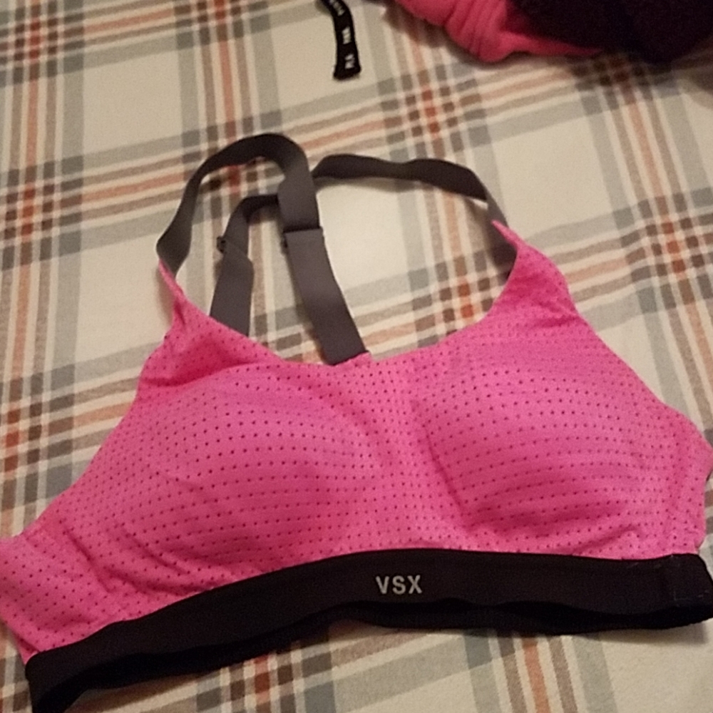 Women's sports bra